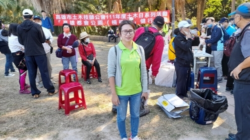 LINE_ALBUM_高雄市土木技師公會111年度土木日都會公園健行2022-12-10_221229_29